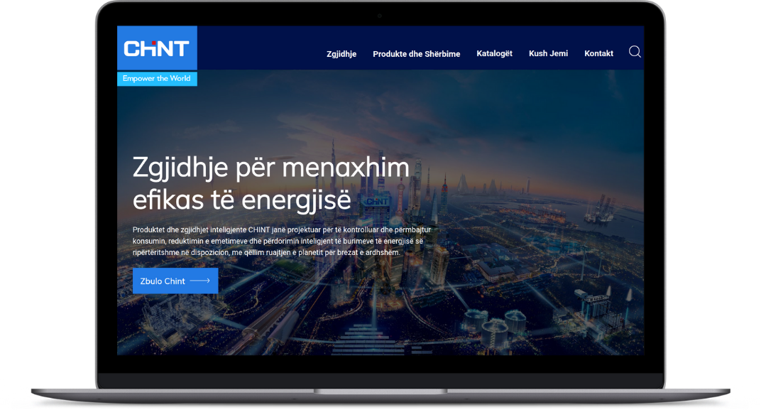 Laptop che mostra la homepage di CHINT Albania